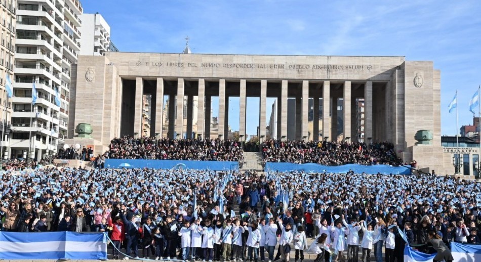 Rosario: Pullaro y Javkin inauguraron las obras del Monumento a la Bandera
