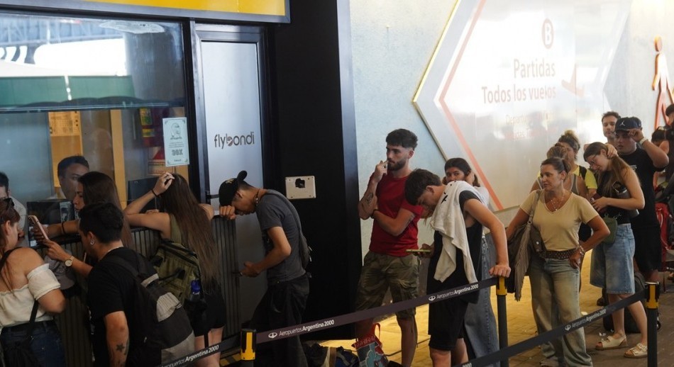 Flybondi lleva más de una semana sin volar y suspendió a toda su tripulación